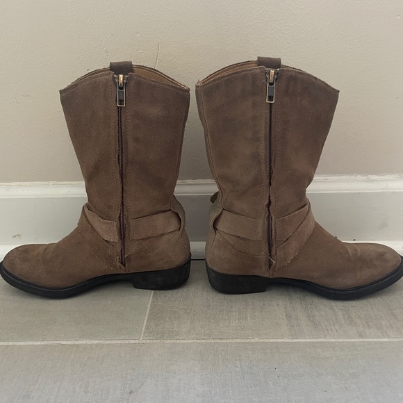 Women’s size 5 Ugg “cowboy” boots. Good used condition. - Picture 4 of 7